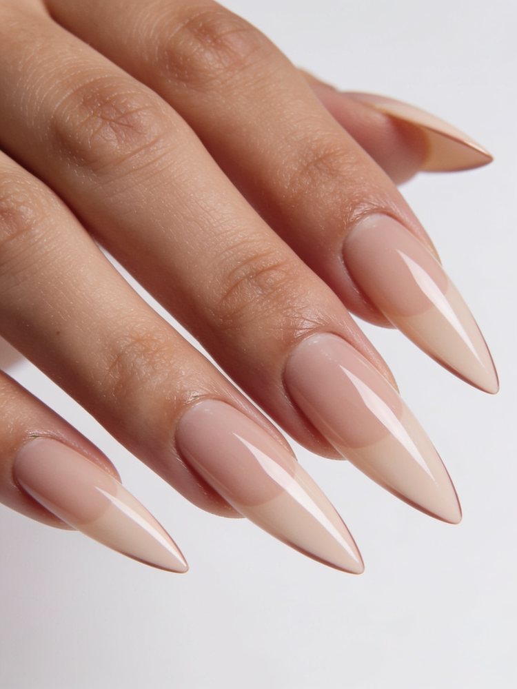 Long coffin nails with tapered sides and a flat tip in mirror chrome